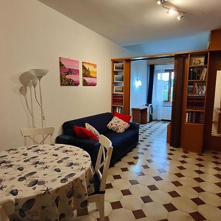 La Casa Fra Gli Ulivi Apartment Леричи Екстериор снимка