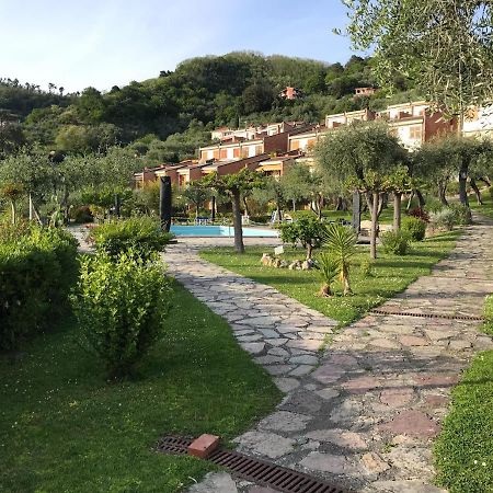 La Casa Fra Gli Ulivi Apartment Леричи Екстериор снимка