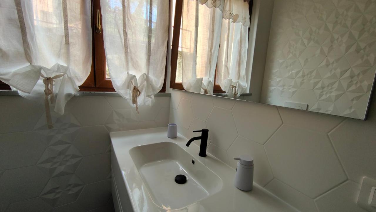 La Casa Fra Gli Ulivi Apartment Леричи Екстериор снимка