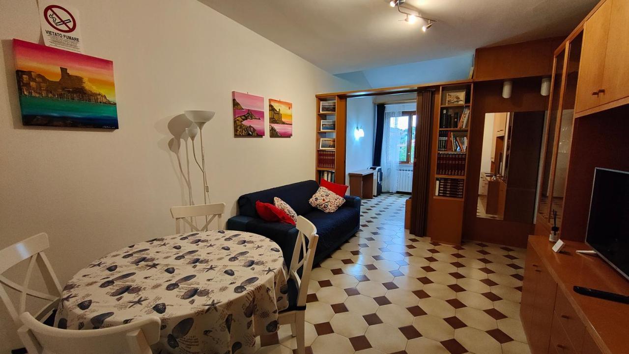 La Casa Fra Gli Ulivi Apartment Леричи Екстериор снимка