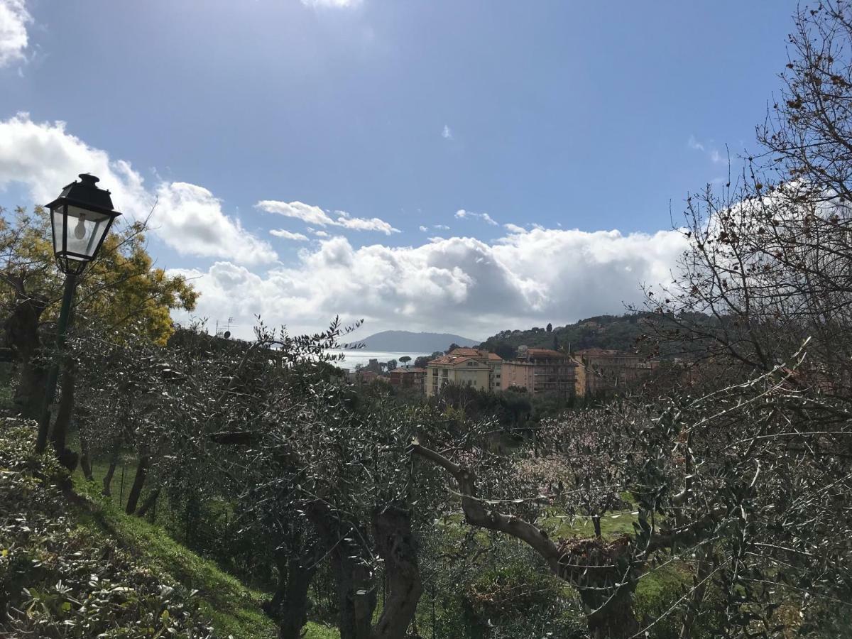 La Casa Fra Gli Ulivi Apartment Леричи Екстериор снимка
