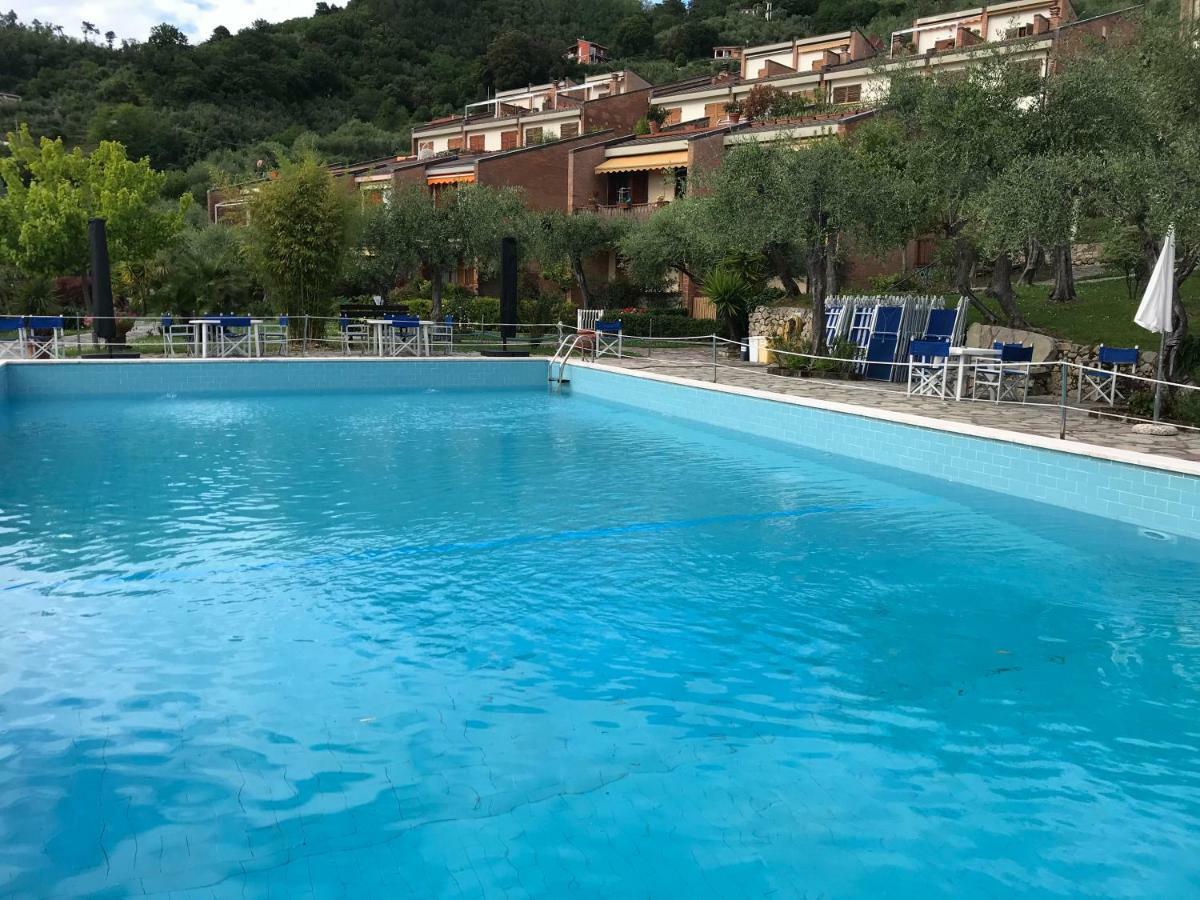 La Casa Fra Gli Ulivi Apartment Леричи Екстериор снимка