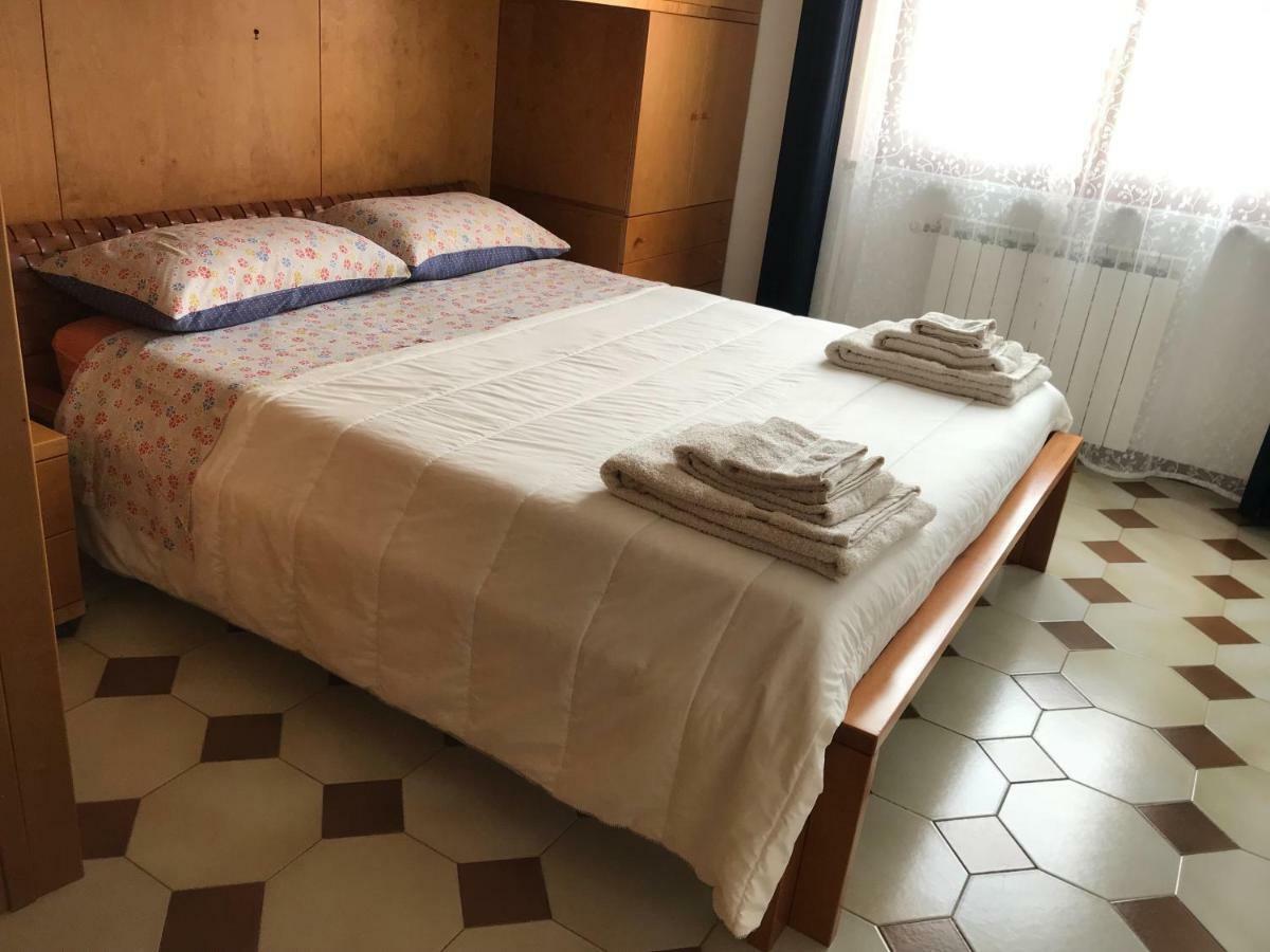 La Casa Fra Gli Ulivi Apartment Леричи Екстериор снимка