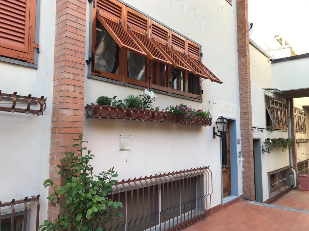 La Casa Fra Gli Ulivi Apartment Леричи Екстериор снимка