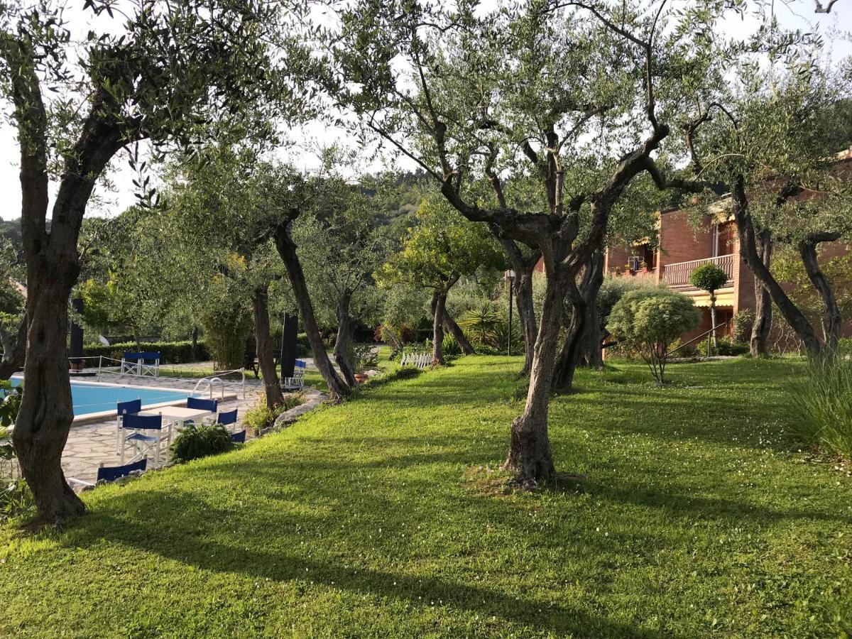 La Casa Fra Gli Ulivi Apartment Леричи Екстериор снимка