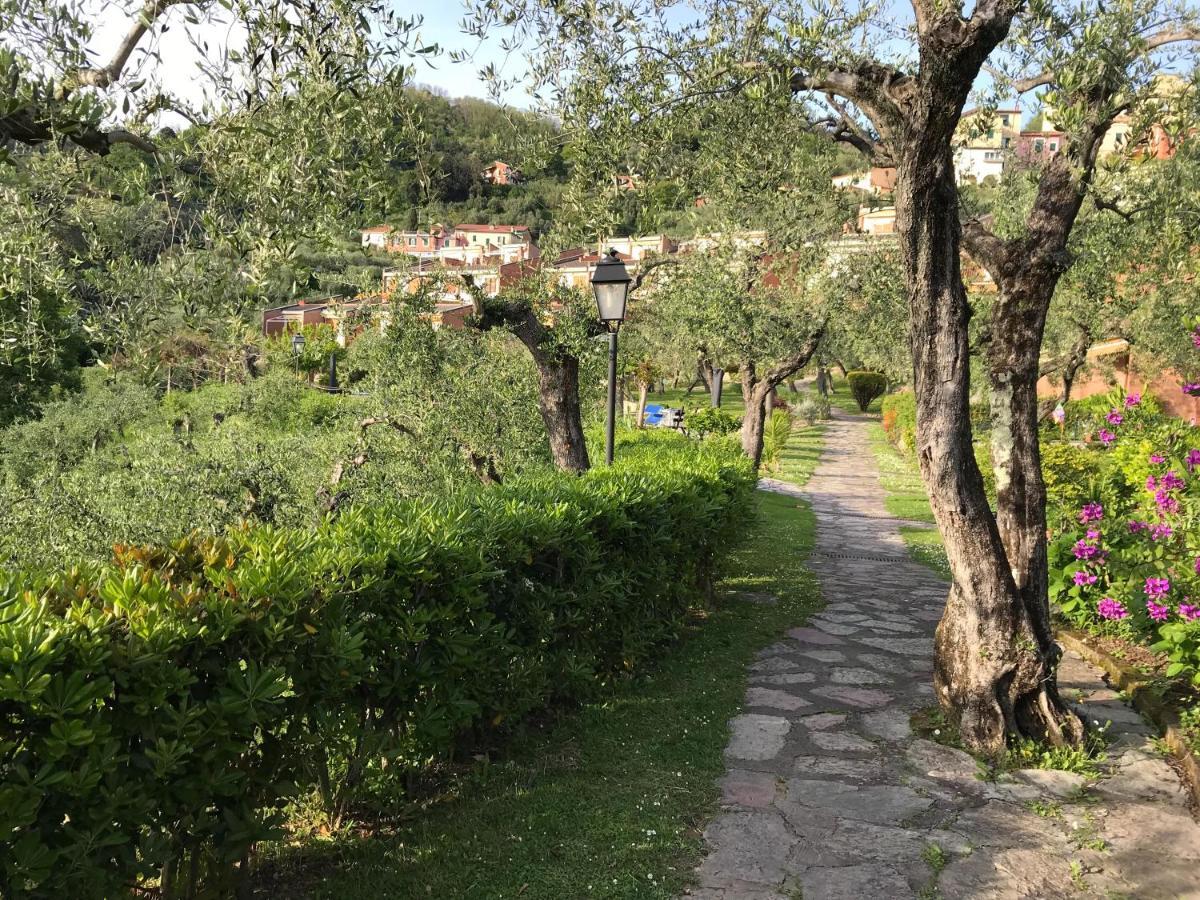 La Casa Fra Gli Ulivi Apartment Леричи Екстериор снимка
