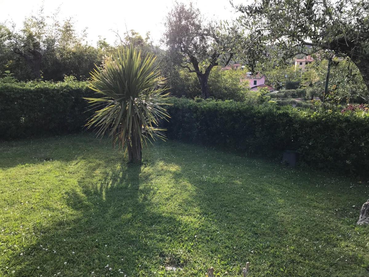 La Casa Fra Gli Ulivi Apartment Леричи Екстериор снимка